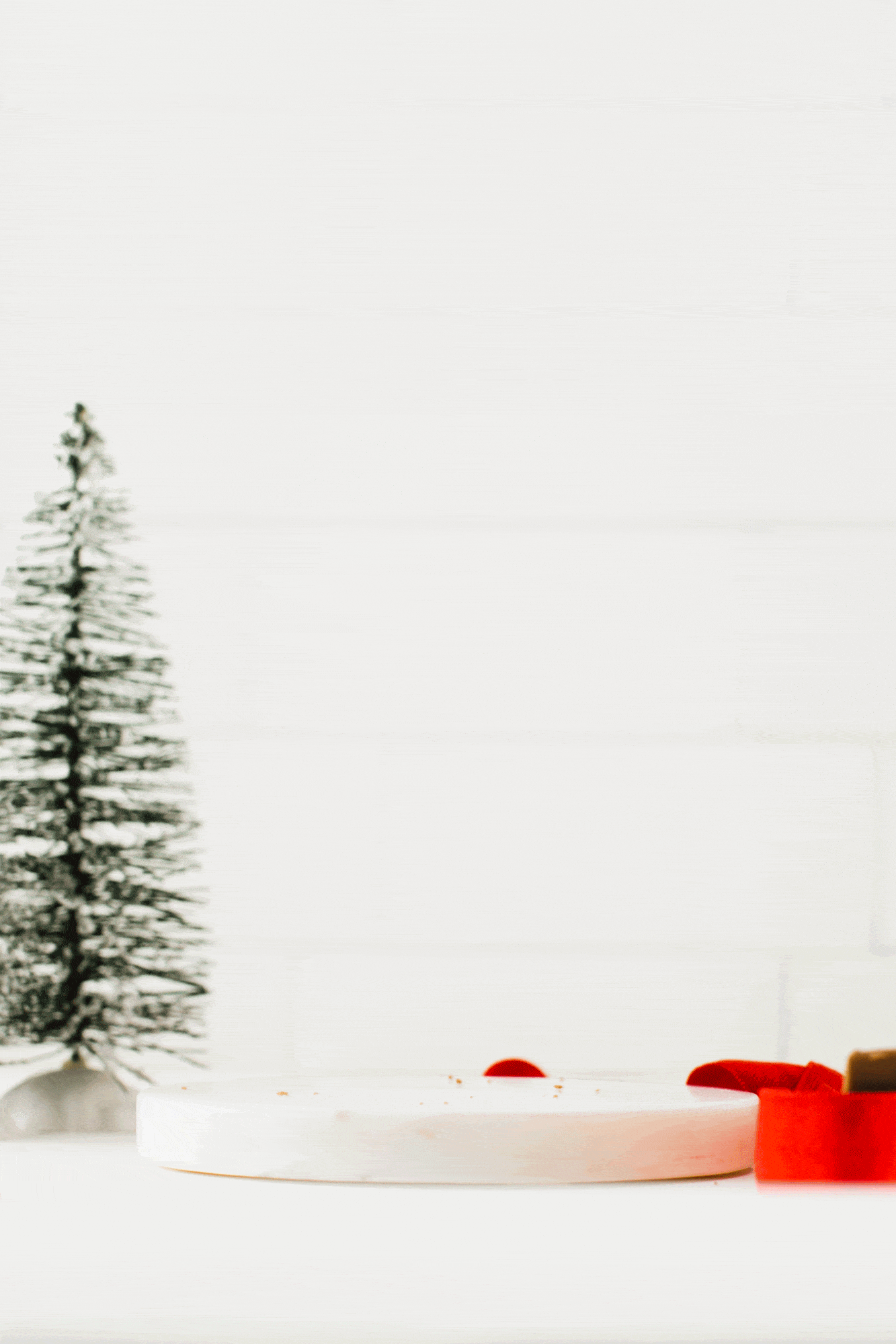 festive chocolate fudge animation with wreath on white countertop