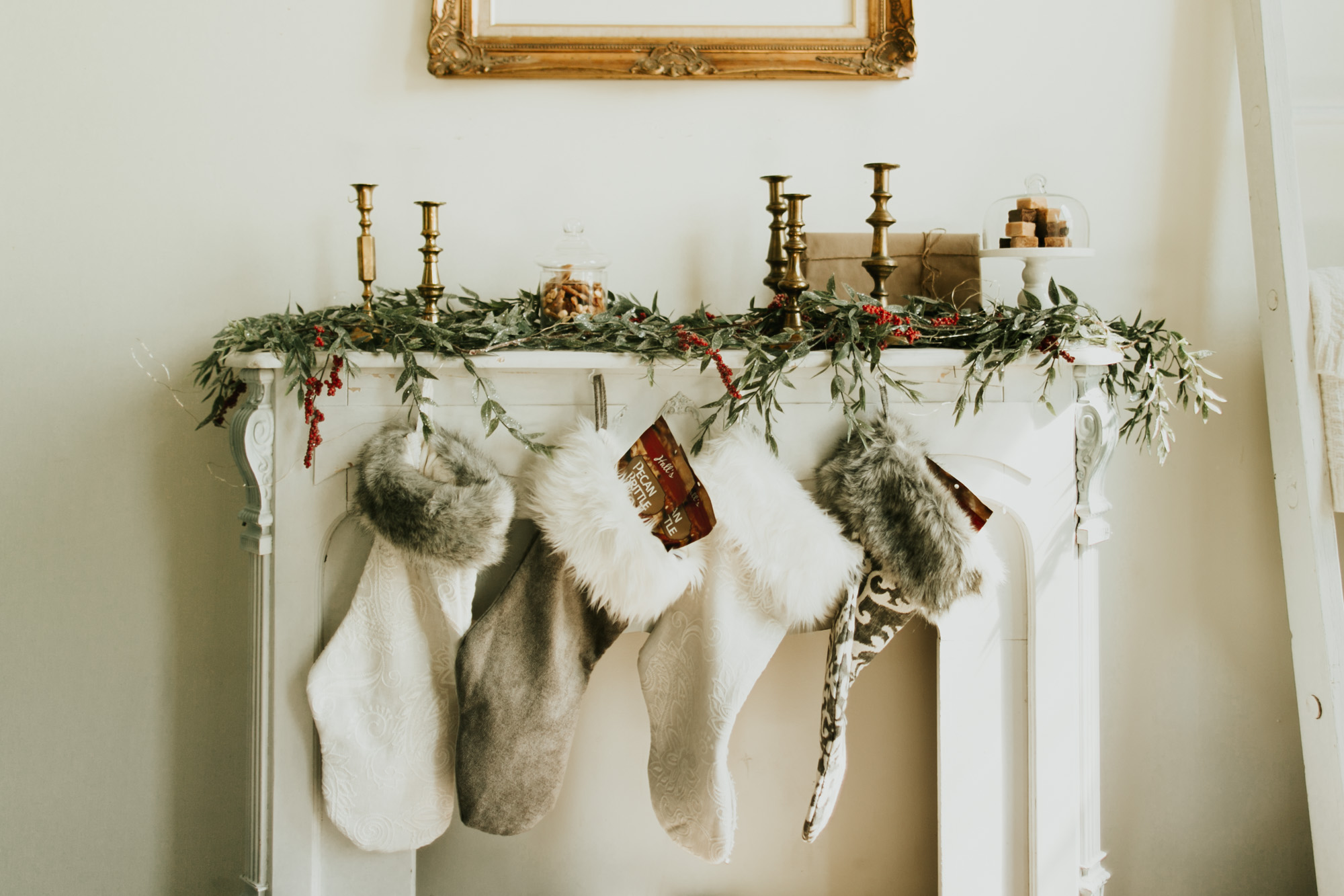 Christmas photoshoot with family and candies